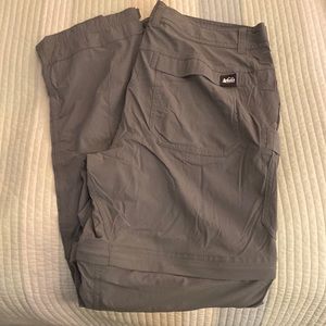 Like New REI WOMENS hiking pants